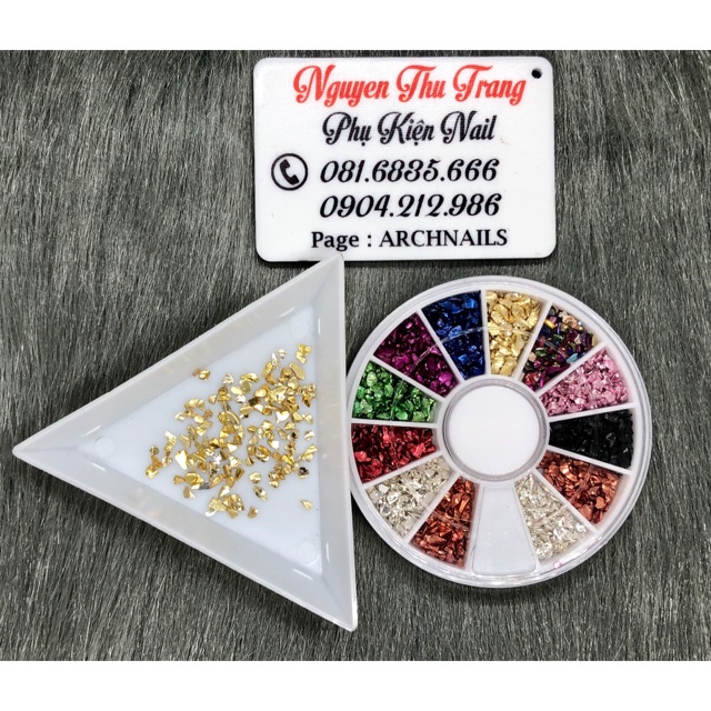 Vụn đá thuỷ tinh nhiều màu gắn móng