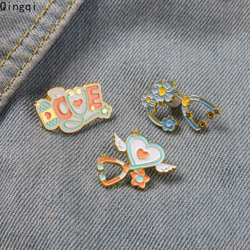 Ghim cài áo MISS ZOE hình ống nghe bác sĩ hoạt hình sáng tạo thời trang