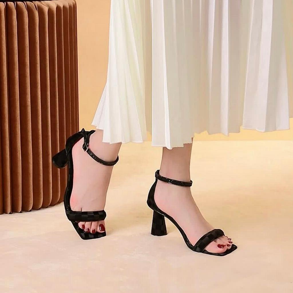 Giày Nữ MWC - 4354 Giày Sandal Cao Gót 7p Quai Ngang Mũi Vuông Gót Trụ Phối Quai Hậu Thời Trang