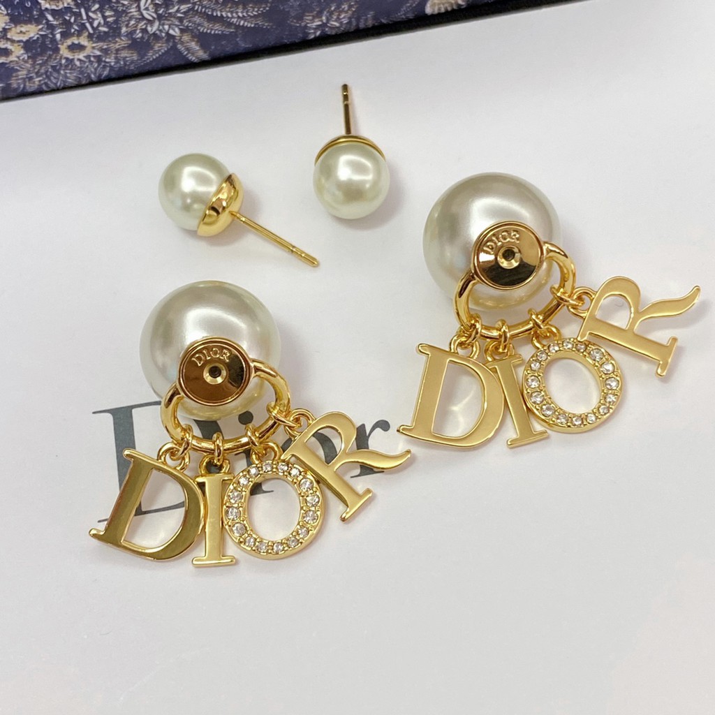 Khuyên tai Dior đính ngọc trai phong cách retro