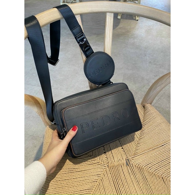 Túi đeo chéo for him in black P.e.d.rio
