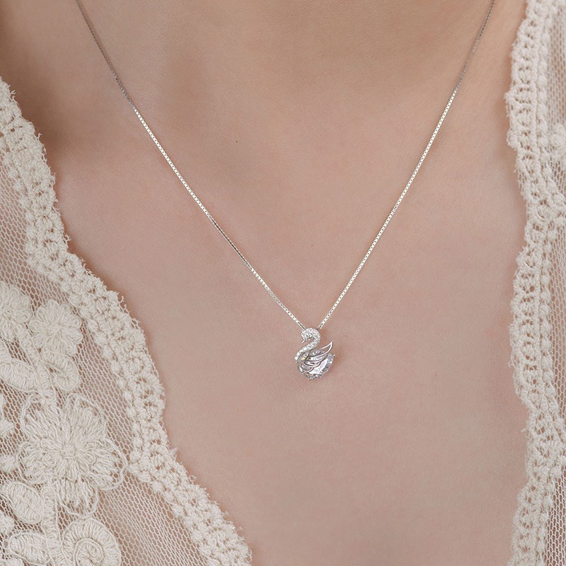 Dây chuyền titan nữ không gỉ mạ vàng 18k hình thiên nga đá sang chảnh  Her Accessories CT26