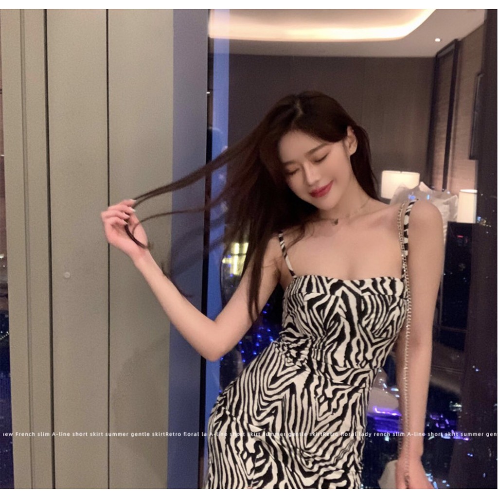 Váy hai dây xẻ đùi sexy