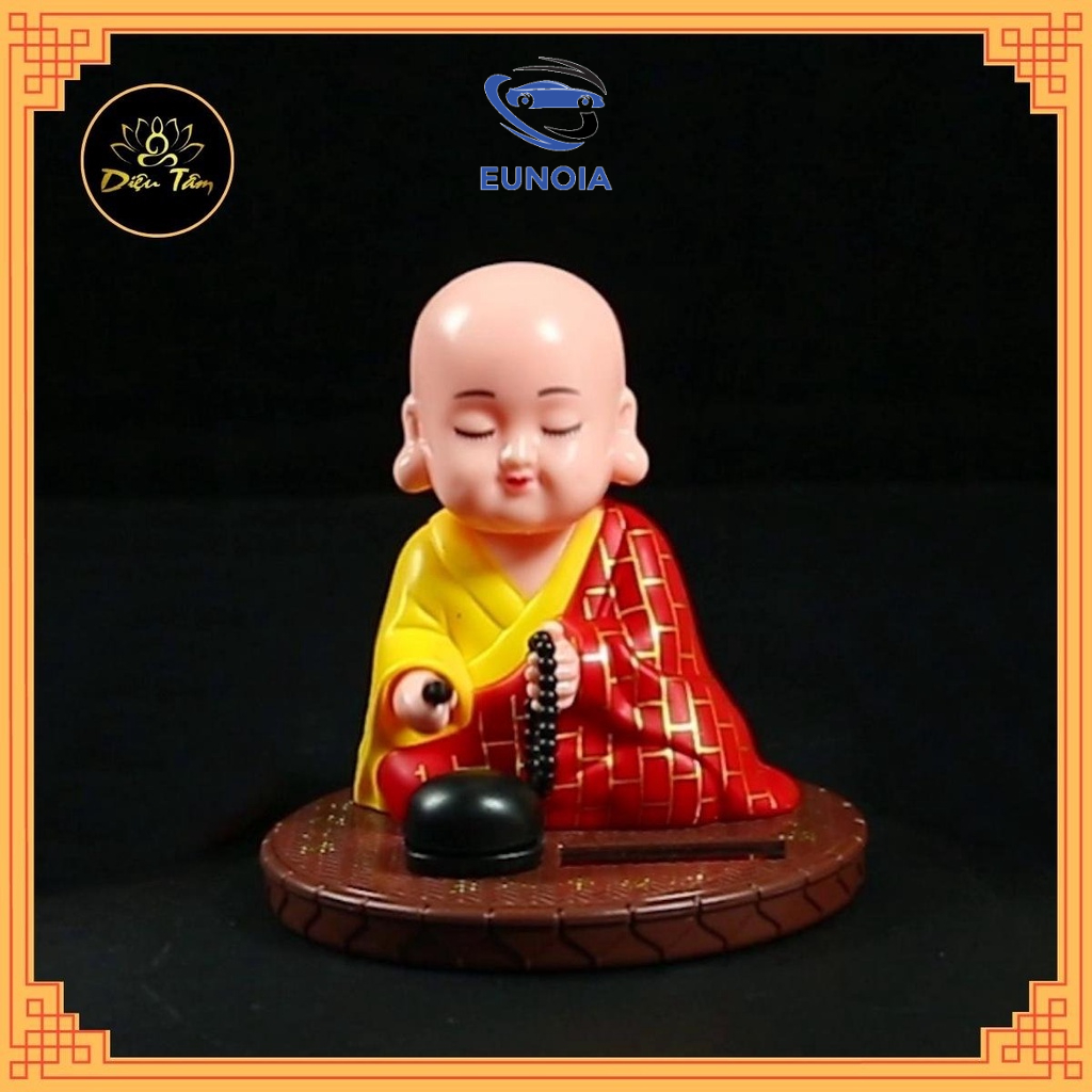 Tượng phật chú tiểu gõ mõ tụng kinh để taplo trang trí xe hơi ô tô