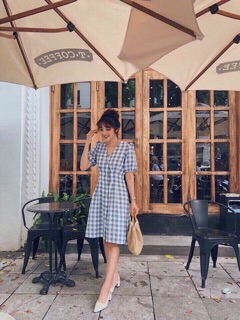 Váy kẻ cài khuy