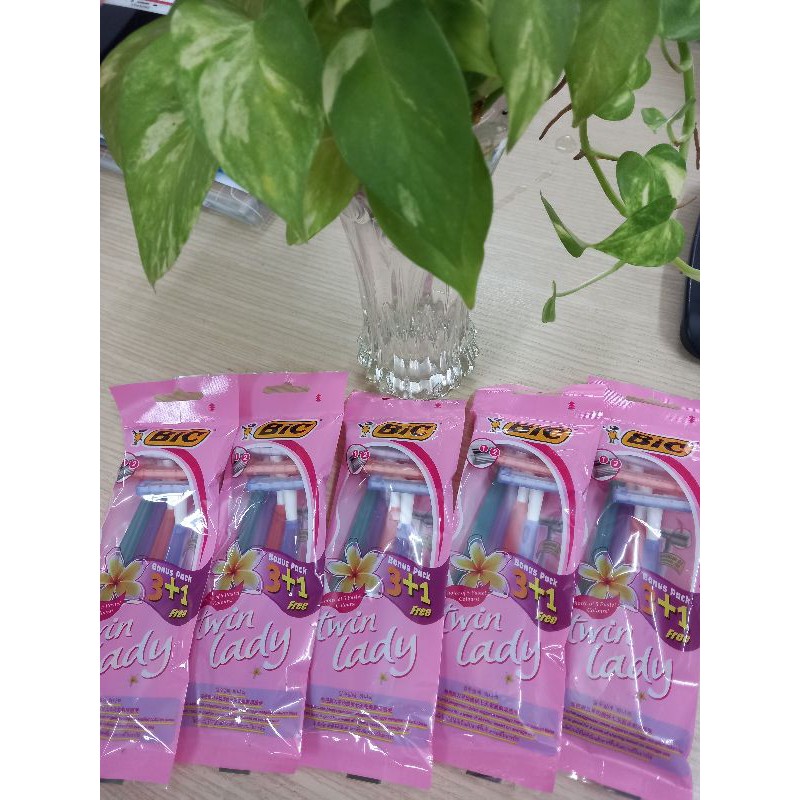 DAO CẠO BIC NỮ 2 LƯỠI 3 CÂY TẶNG 1