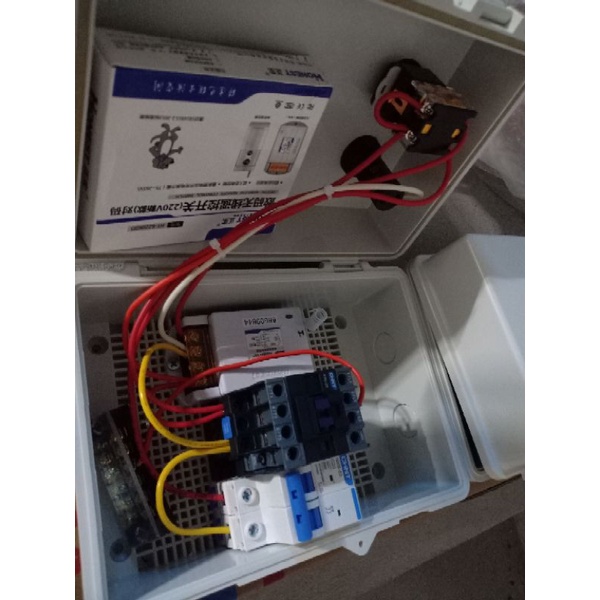Tủ điện điều khiển từ xa .2 chế độ Màn/auto, tải 3kw Đã ráp hoàn chỉnh về chỉ đấu tải điện và cấp nguồn sử dụng