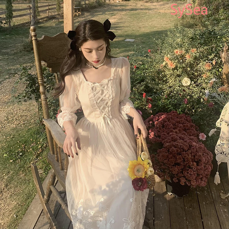 Đầm Tay Dài Phối Ren Hoa Phong Cách Retro | BigBuy360 - bigbuy360.vn