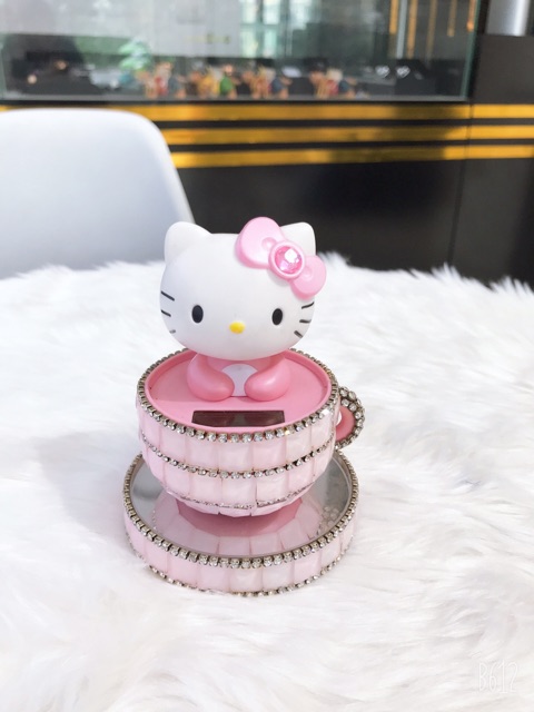 Tượng Hello kitty trang trí để taplo cực xinh