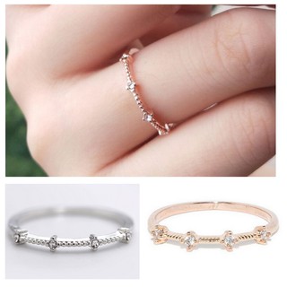 Nhẫn đính kim cương nhỏ nhắn có 4 kích thước dành cho nữ