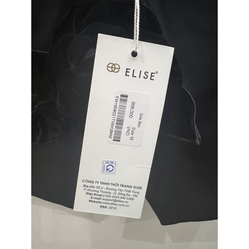 Áo Gile của Elise . Dáng ao trẻ trung vải dày dặn...................................................
