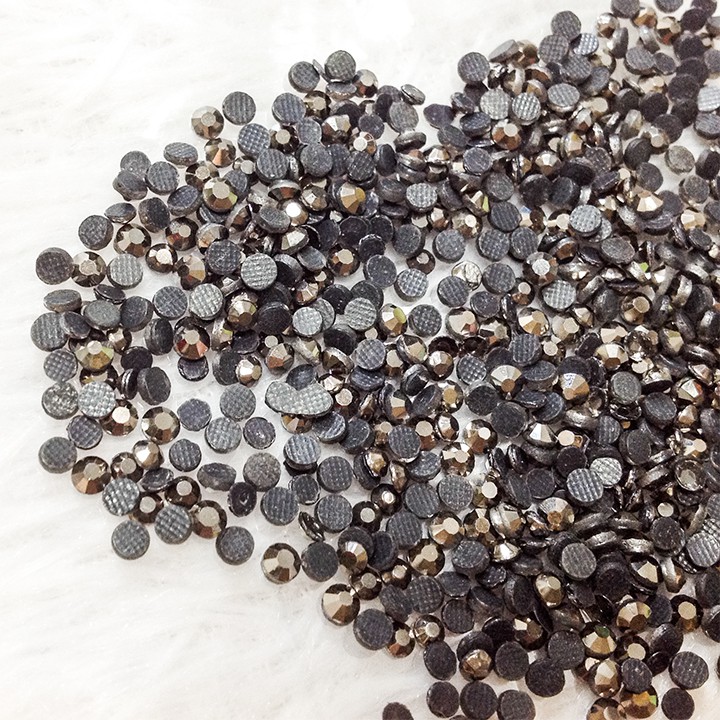 Đá xoàn ủi áo đính kết trang phục váy đầm