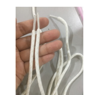 Dây giầy màu trắng ngà vân vàng