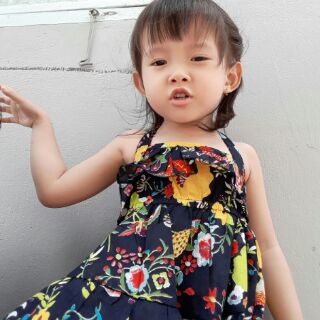 Váy yếm hoa