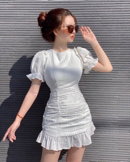 ĐẦM NHÚN LAI BÈO HỞ LƯNG