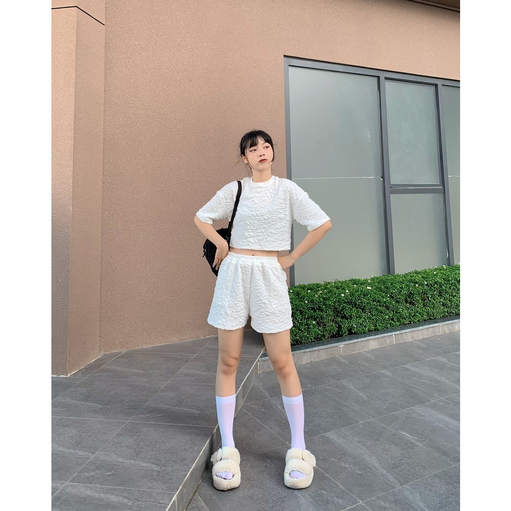 SS0328 Set bộ quần short + áo croptop chất vải xốp dệt mềm mát dáng tiểu thư