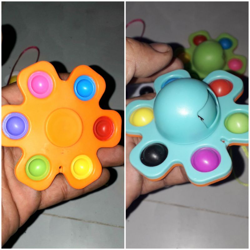 Một cái con quay xả stress pop it bằng nhựa rất đẹp có kèm dây