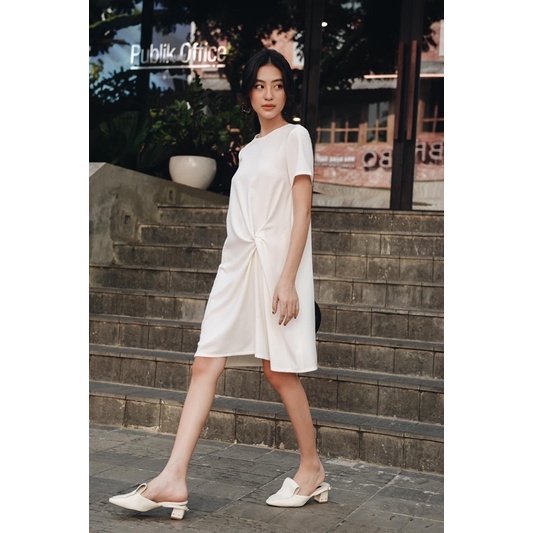 Đầm trắng everluxe new tag