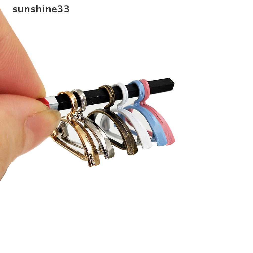 Set 4 Móc Treo Đồ Mini Bằng Kim Loại Phong Cách Retro Cho Nhà Búp Bê 1 / 12