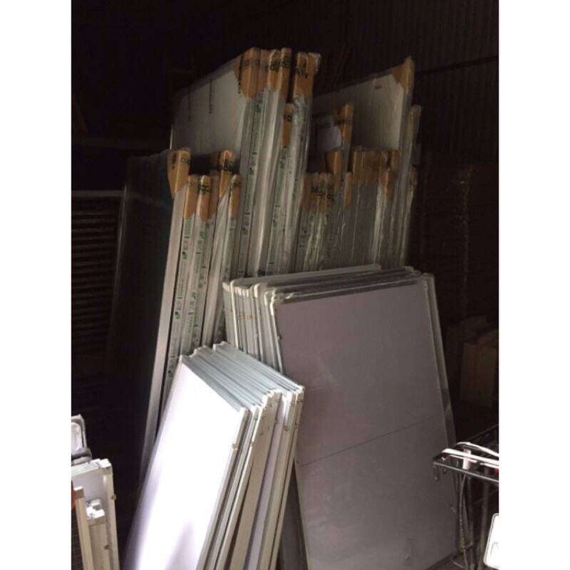 Bảng fooc trắng viết bút lông