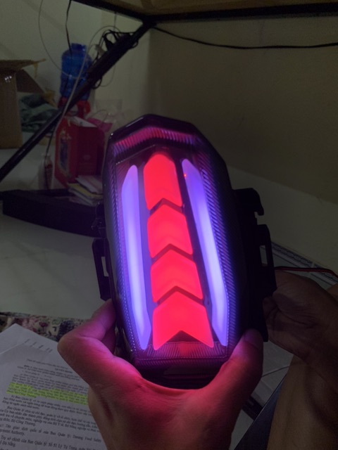 Đèn hậu tích hợp xi nhan R15 V3 chạy led AUDI đổi màu