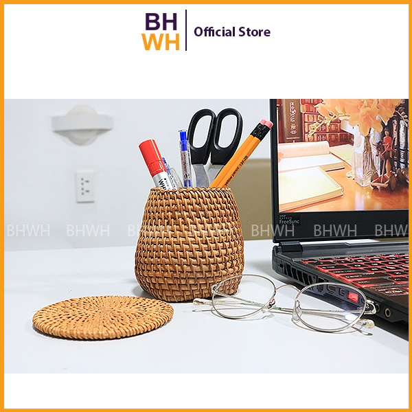 Bộ ống đựng bút + thảm lót ly được làm từ mây đan tay, dùng để trang trí bàn học, bàn làm việc - BHWH
