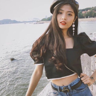 Áo croptop tay phồng cổ vuông