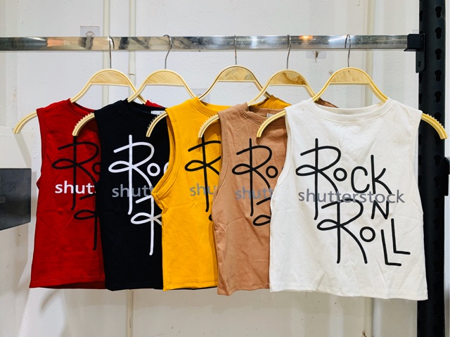 Áo croptop sát nách chữ Rock