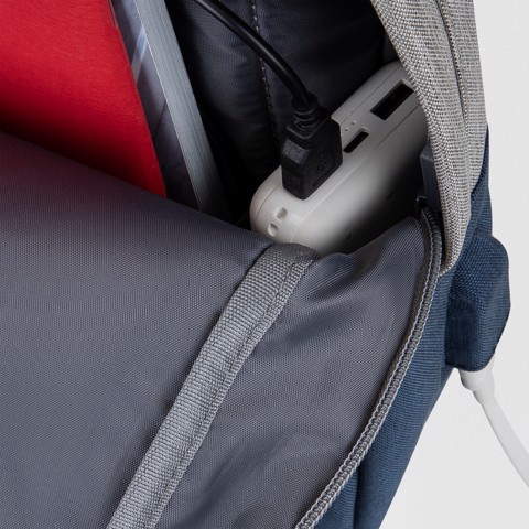Balo Laptop 15.6''  RIVACASE 7562 - Tích hợp cổng sạc qua kết nối USB, Chất liệu Polyester trượt nước