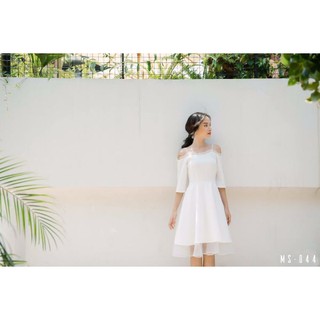 Đầm trễ vai phối lưới dịu dàng