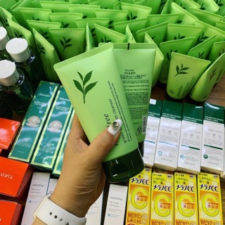 Sửa rửa mặt chính hãng trà xanh