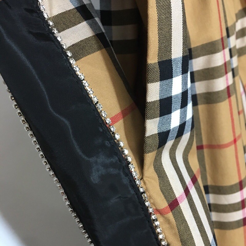 Quần kaki ống rộng Burberry BBR cao cấp lưng chun đính đá viền hông siêu đẹp