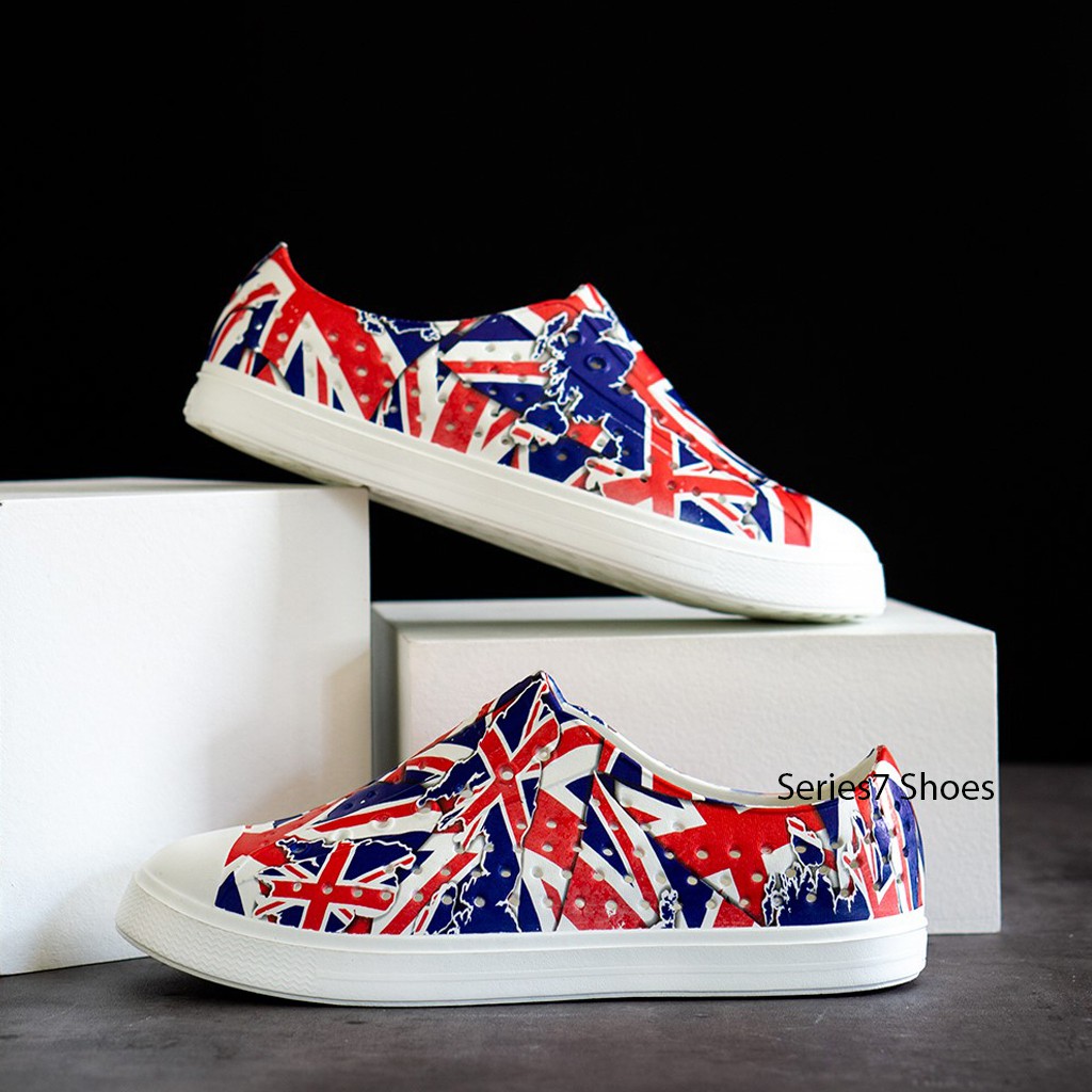 Giày Nhựa Trẻ Em Bé Trai Bé Gái Dáng Sneaker Đi Mưa Đi Biển Dạo Phố Siêu Nhẹ, Mềm Êm Chân, Không Thấm Nước