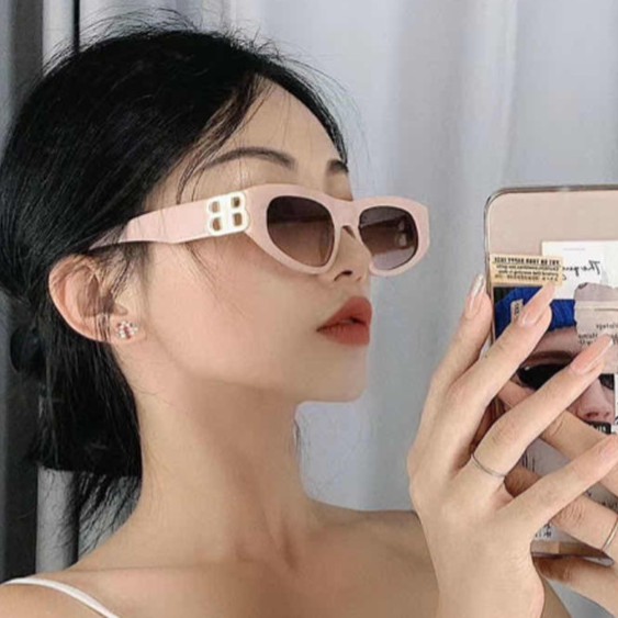 Kính mát gọng vuông thời trang cho nữ