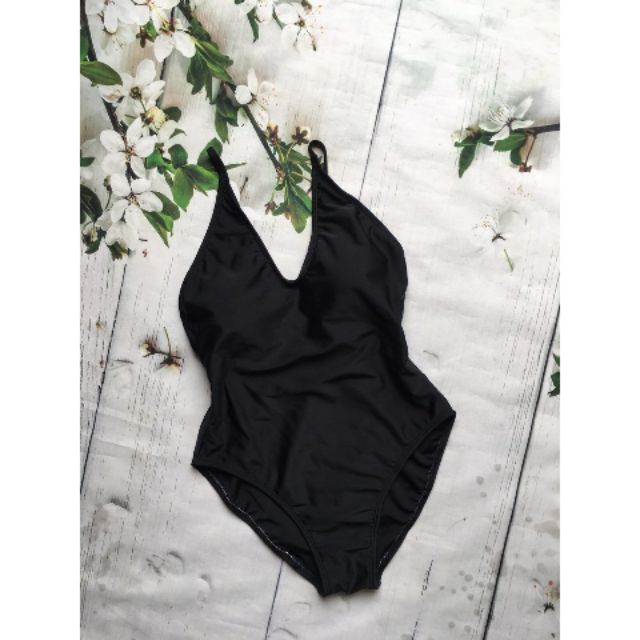 Bikini xẻ ngực cổ V