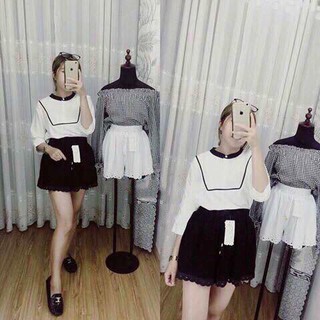 Áo cổ trụ viền đơn giản thế mà xinh.