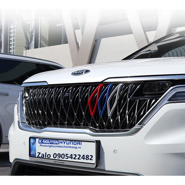 Sọc màu trang trí dán trên calang xe Carnival mới