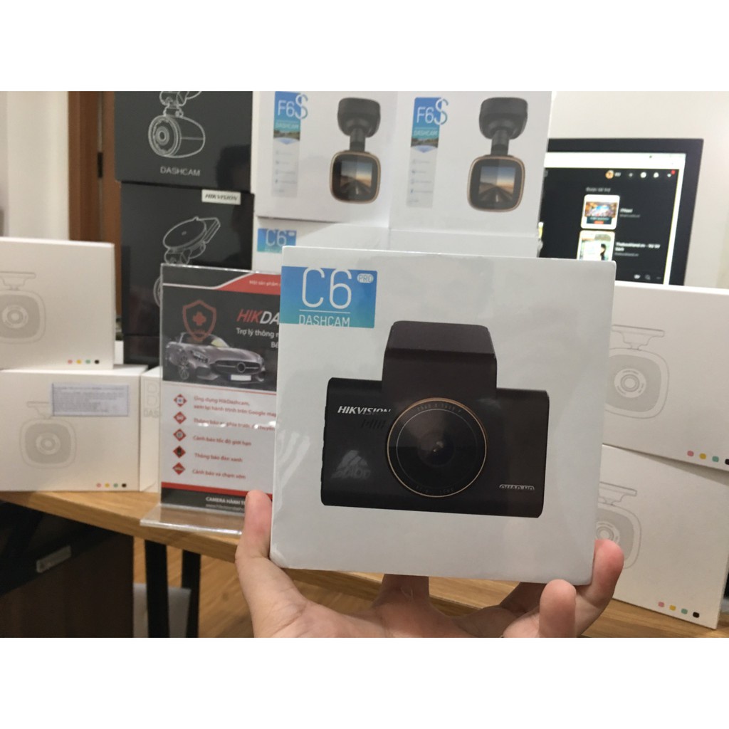 Camera hành trình C6pro 5MP Hikvision kèm thẻ 64GB - Màn hình HD 4inch, mic, loa, wifi