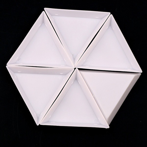 Khay để phụ kiện đính trang trí móng tay hình tam giác