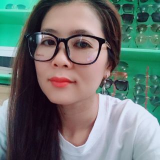 kính giả cận siêu xinh. Mắt kính đẹp, thời trang, tôn thêm vẻ đẹp cho khuôn mặt của bạn.