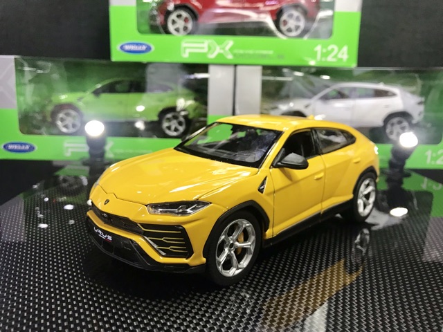 Xe Mô Hình Lamborghini Urus Tỉ lệ 1:24 hãng Welly sản xuất ( Màu Vàng )