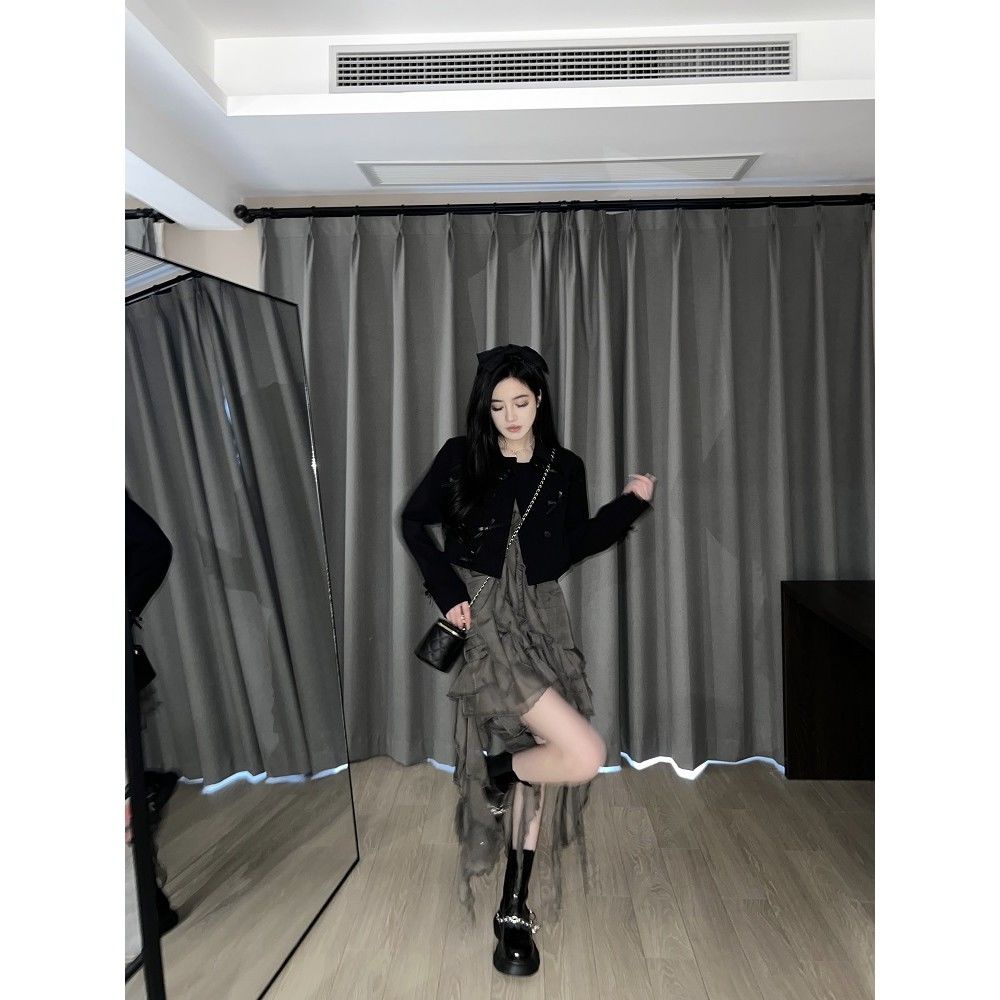 Đầm lửng thiết kế viền không đều độc đáo thời trang mùa xuân phổ biến dành cho nữ