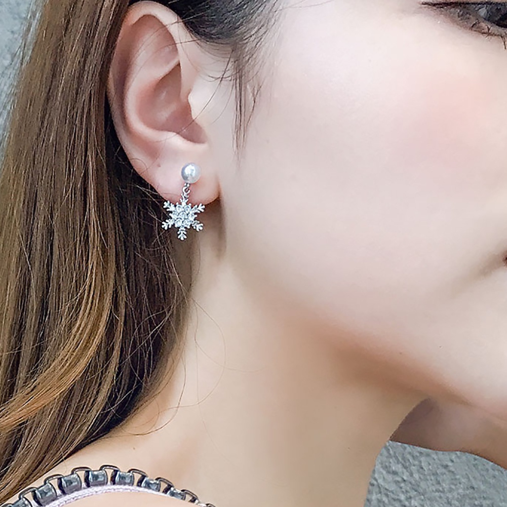 Đôi hoa tai không đối xứng kiểu dáng bông tuyết đính đá và ngọc trai giả thời trang dành cho nữ