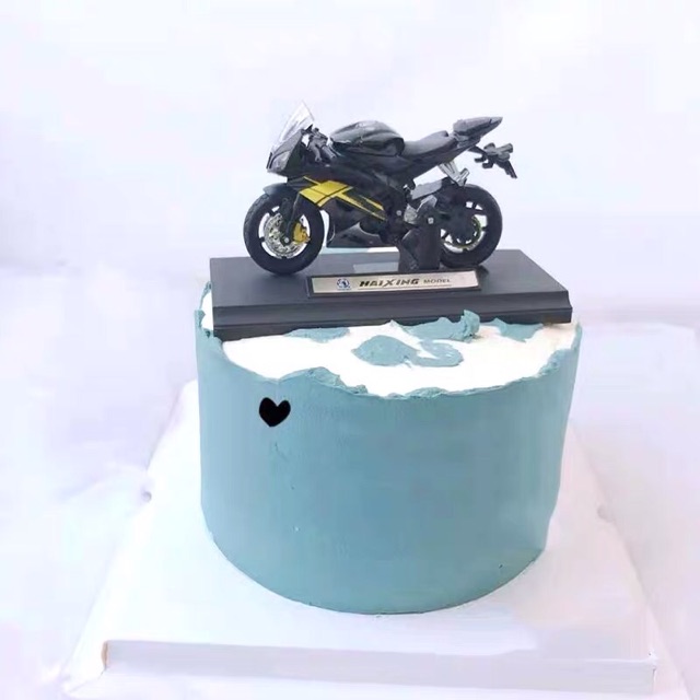 Xe moto trang trí bánh kem (13.10)