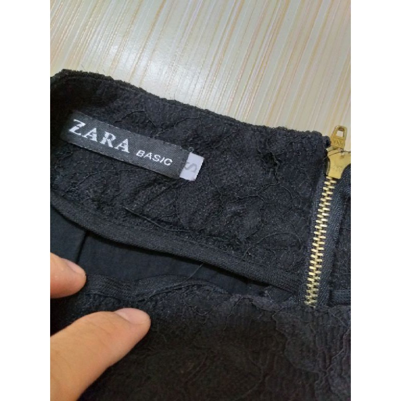Chân váy ren đen Zara size S thanh lý