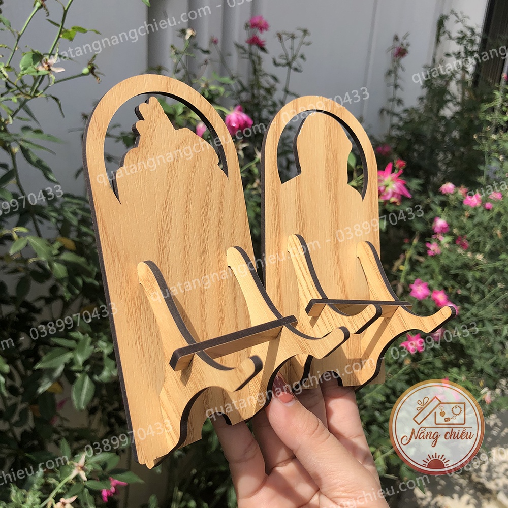 Giá đỡ điện thoại mẫu Sqiud Game Trò Chơi Con Mực bằng Gỗ cực HOT - Decor bàn làm việc thông minh