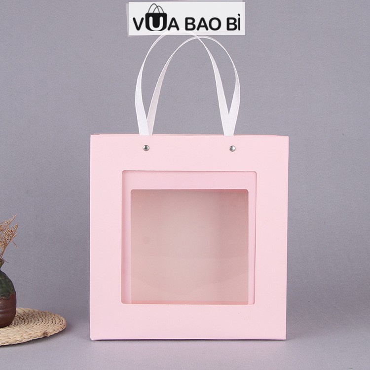 Hộp quà ngày phụ nữ quà sinh nhật, tốt nghiệp cửa sổ trong suốt kèm rơm lót và túi đựng quà quai nhựa độc đáo VUABAOBI