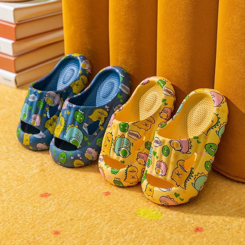 Dép lê quai ngang bánh mì trẻ em hoạ tiết khủng long bít mũi bảo vệ bàn chân bé mã DLC4