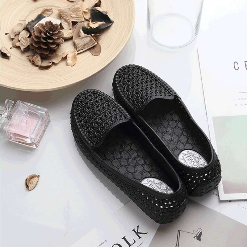 Giày nhựa đi mưa, đi biển - Chất liệu siêu nhẹ