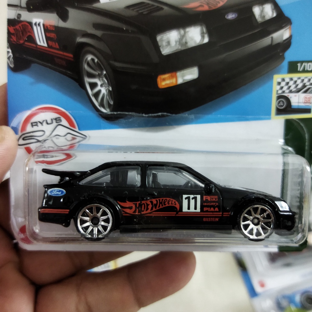 Xe Mô Hình Chính Hãng HotWheels -  87 Ford Sierra Cosworth